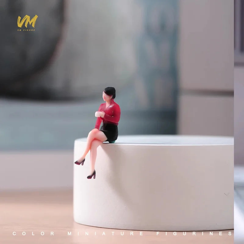 Miniature 1/64 Resin Fashion Female Male Car Model Figures for Decoration and Display