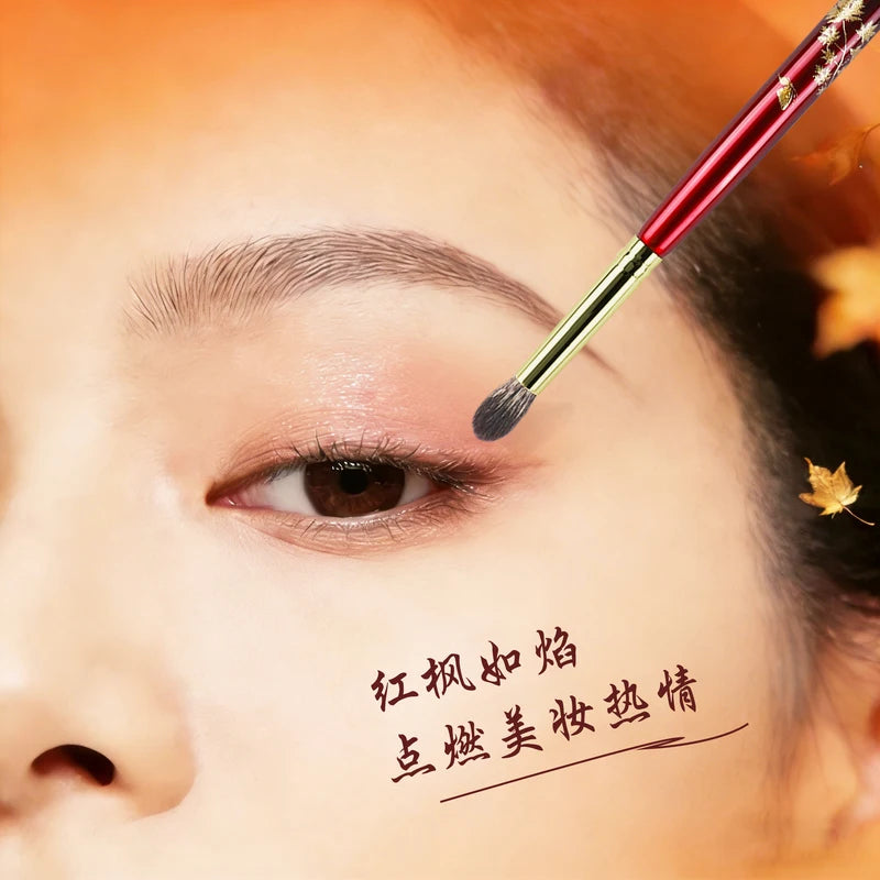 Small Precise Eyeshadow Blending Brush with Weasel Hair for Smoky Eye Makeup