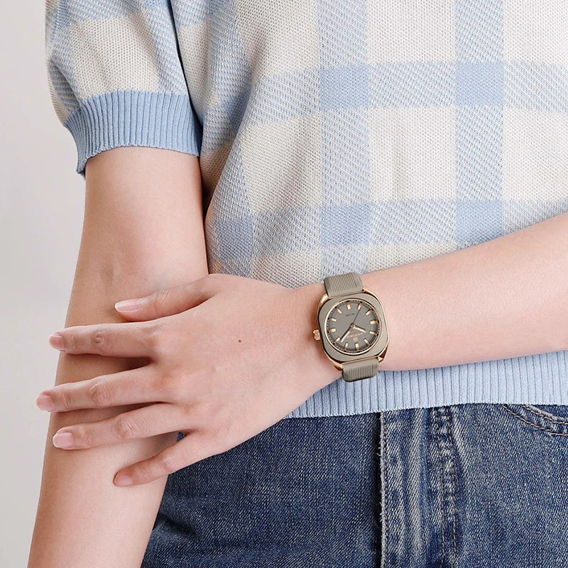 Women's Casual Silicone Strap Watch - Waterproof Fashion Quartz Wristwatch