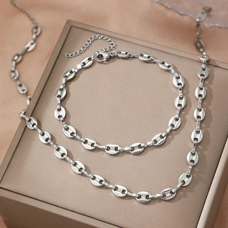 Cute Pig Nose Hollow Carving Jewelry Set for Women - Necklace & Bracelet