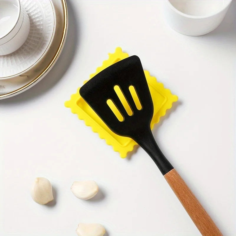Cartoon Biscuit-Shaped Silicone Soup Spoon Rest - Heat Insulating Kitchen Gadget