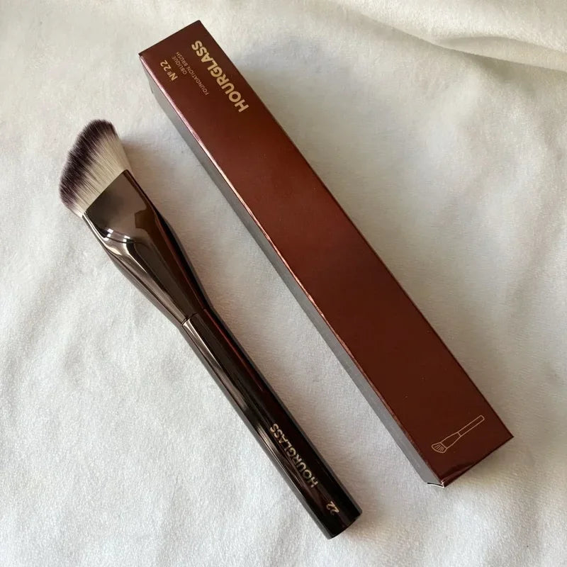 Oblique Foundation Brush #22 - Sloped Wedge Makeup Brush for Face & Concealer