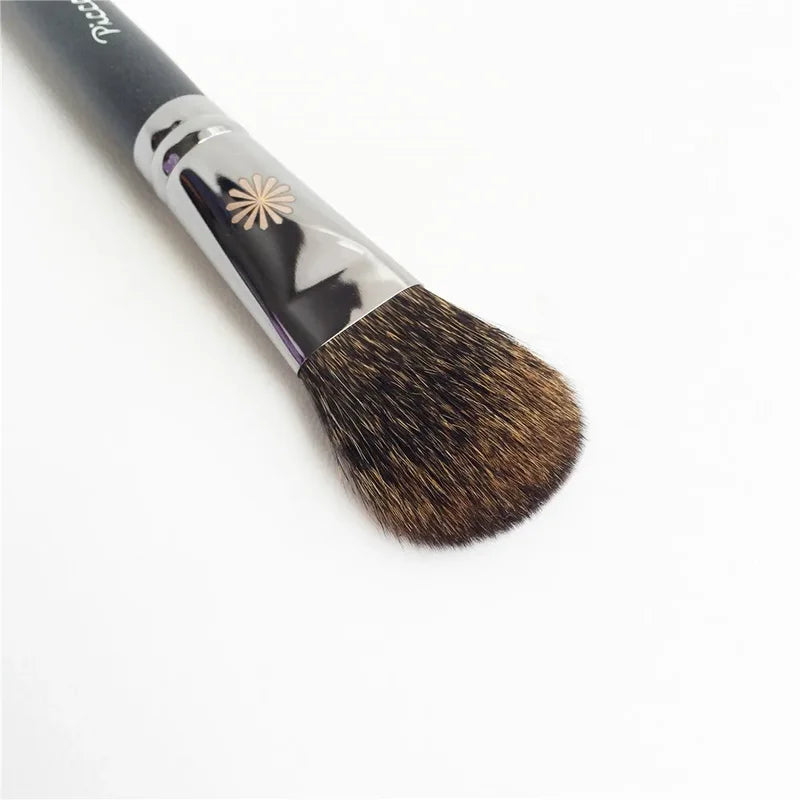 Blush Brush - Round Squirrel Hair Makeup Powder Brush for Face Contouring