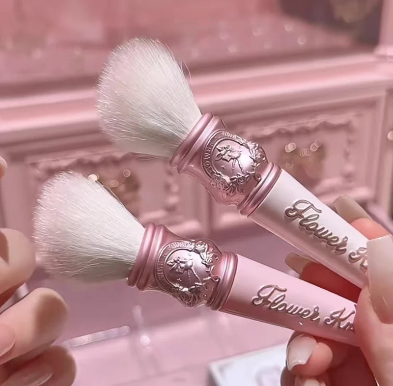 Fluffy Cosmetic Blush Brush for Face Powder & Foundation - Portable Makeup Tool