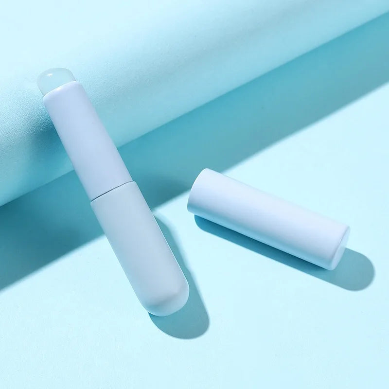 Silicone Lip Brush with Protective Cap - Oval Head for Lipstick & Concealer
