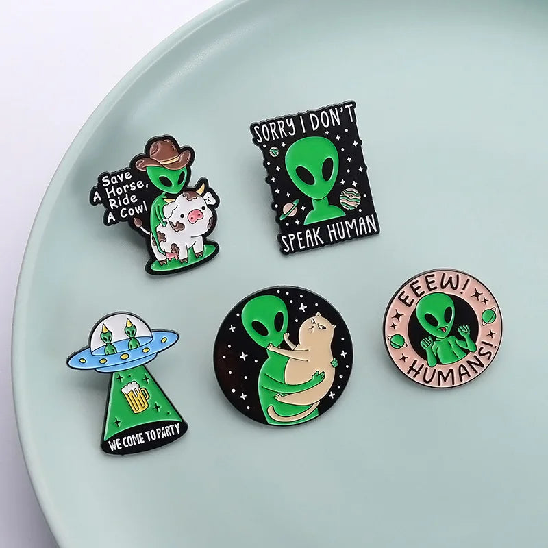 Creative Space Cat Alien Badge Brooch for Clothes - Metal Pin Accessory