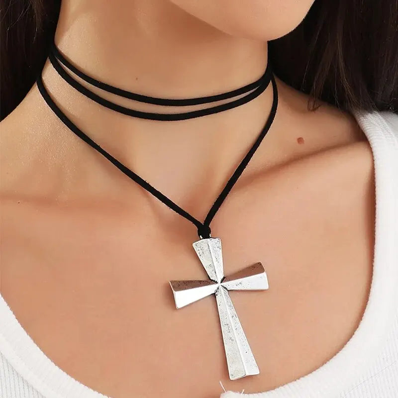 Vintage Sun Choker Necklace for Women - Retro Style Black Velvet Ribbon Pendant Jewelry