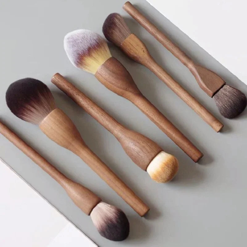 European Vintage Wooden Handle Makeup Brush - Soft Powder Blush Contour Brush