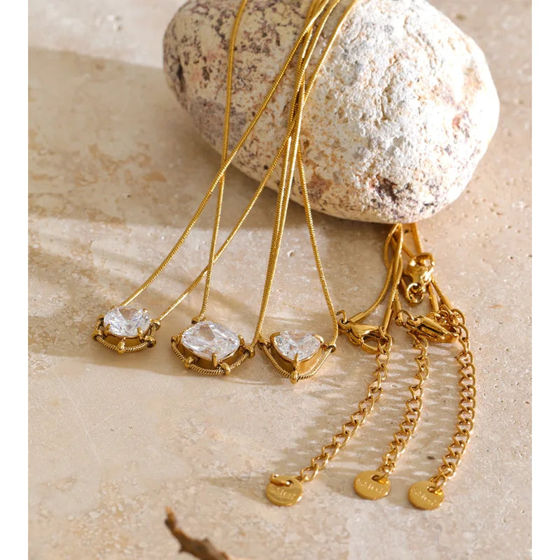Delicate Heart & Round Pendant Necklace - Stylish Jewelry Gift