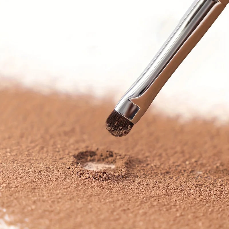 Small Eyeshadow Brush with Horse Hair & Plastic Handle for Precise Makeup Blending