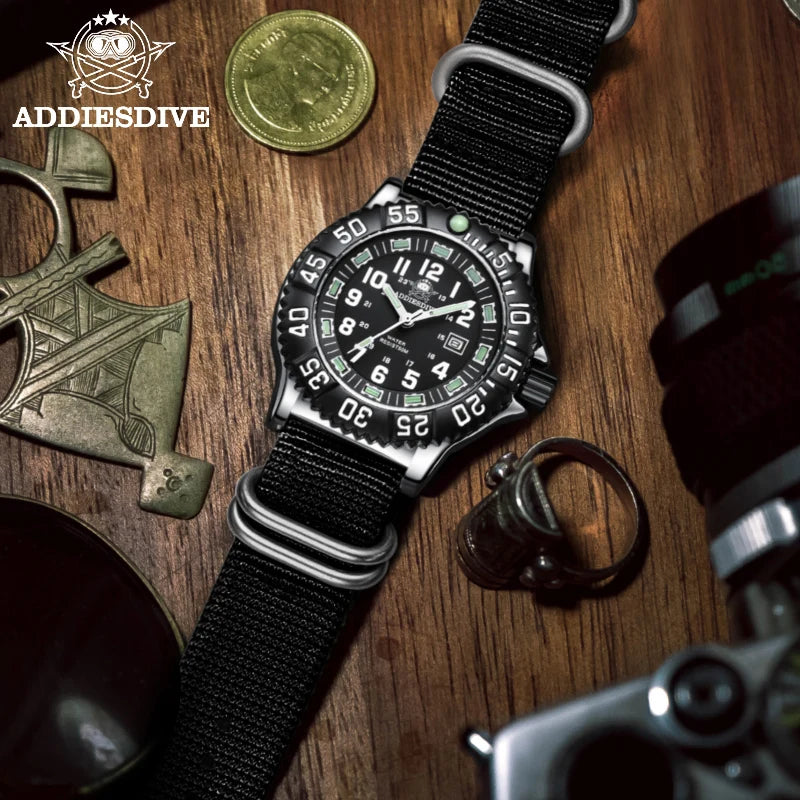 Luxury Men's Quartz Watch with Luminous Dial 50m Water Resistance and Nylon Strap