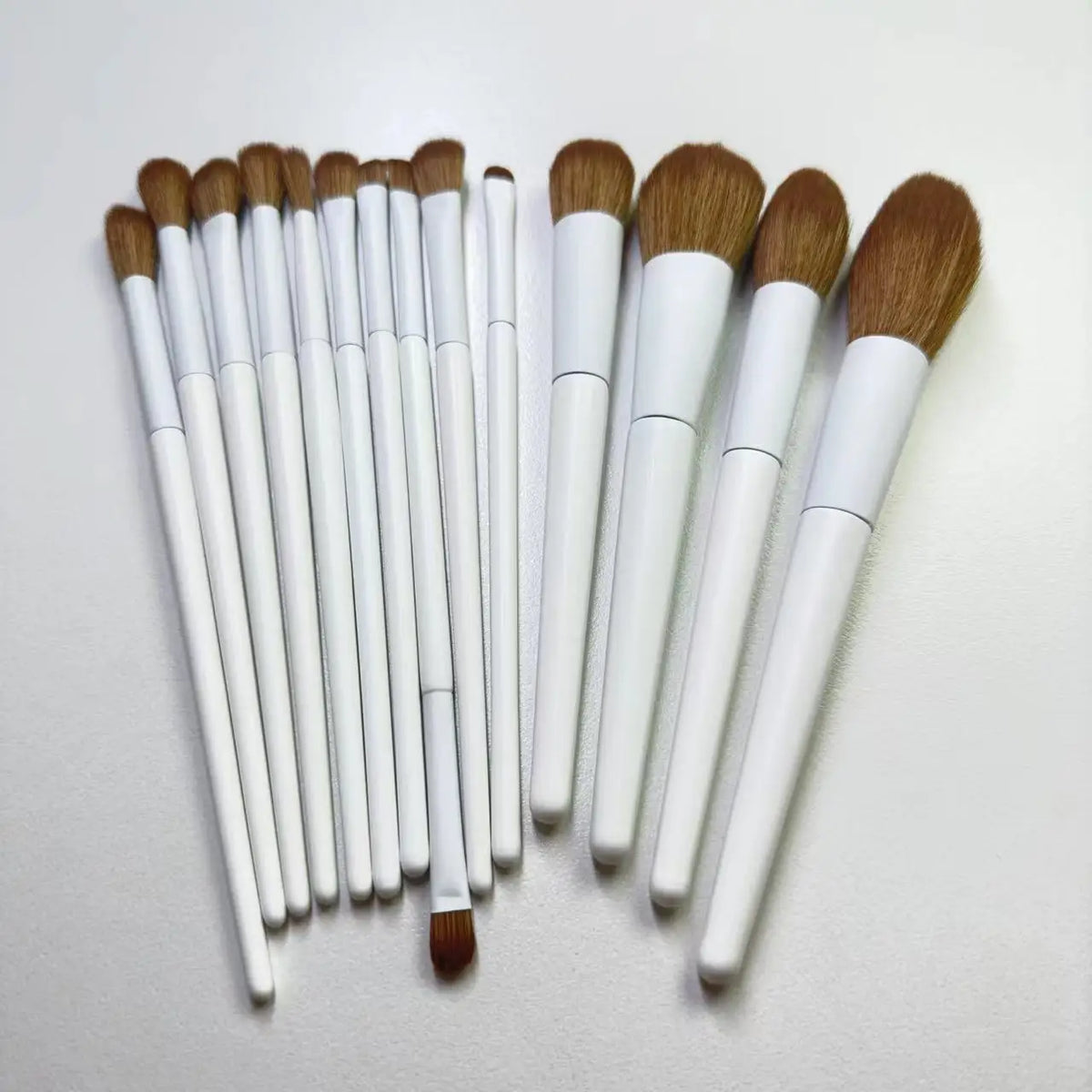 14-Piece Makeup Brush Set with Synthetic Bristles for Face Eyeshadow Contour & Highlight