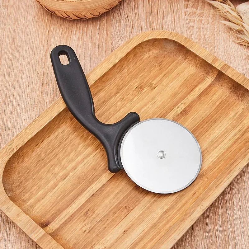 Stainless Steel Pizza Cutter Wheel with Handle - 18cm Kitchen Utensil