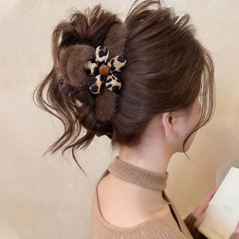 Soft Plush Bow Hair Clip - Elegant Winter Hair Accessory for All Hairstyles