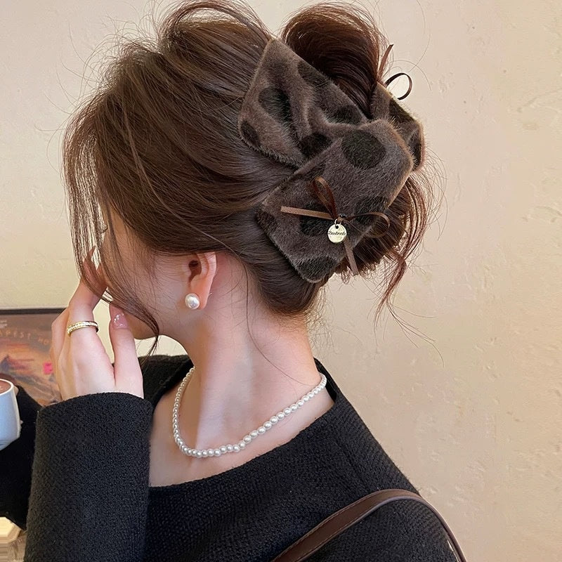 Soft Plush Bow Hair Clip - Elegant Winter Hair Accessory for All Hairstyles