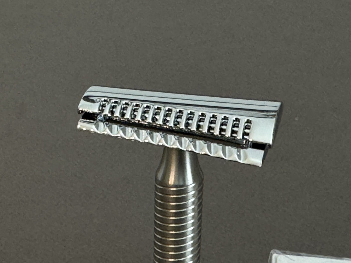 Double-Edged Safety Razor with Stand - Aggressive Slant Head & Blades Pack
