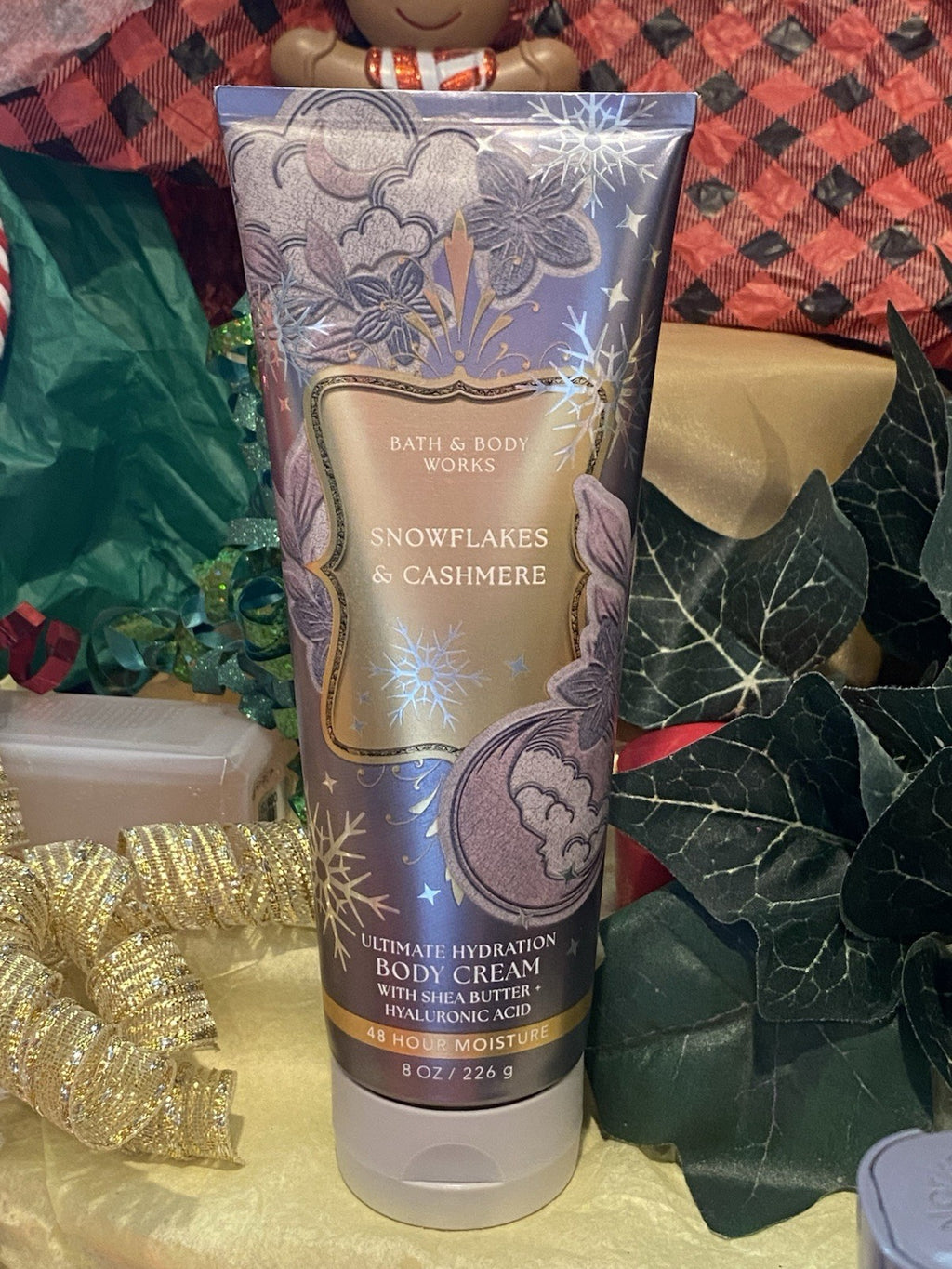 Snowflakes & Cashmere Bath & Body Gift Set with Edp Spray & Car Vent Clip