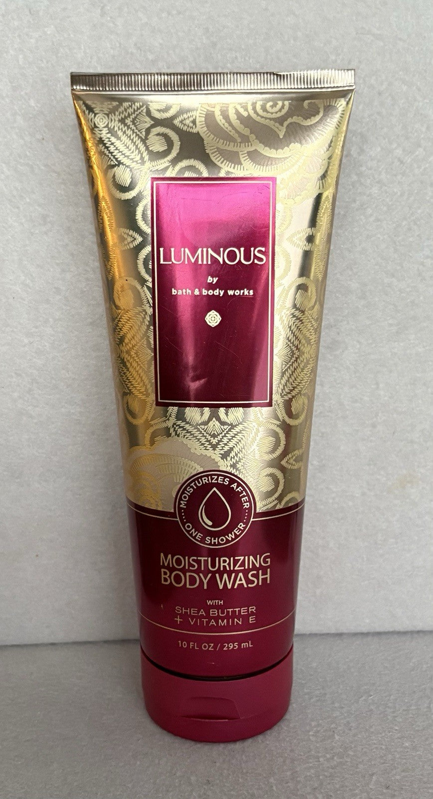 Luminous Moisturizing Body Wash with Shea Butter - 10 oz Shower Gel