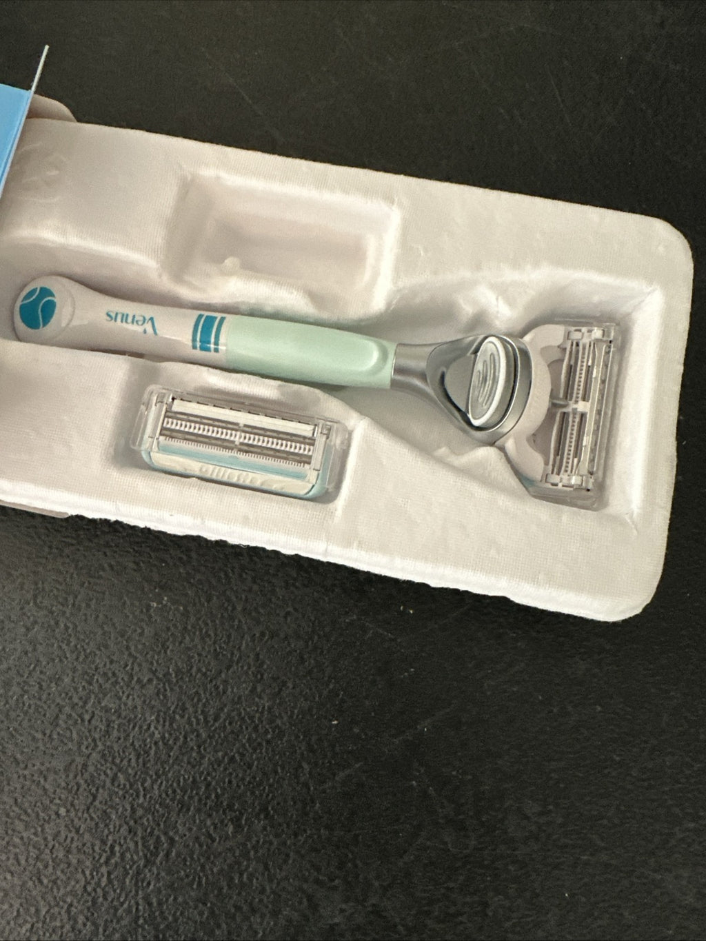 Gillette Venus Pubic Hair & Skin Razor Limited Edition with 2 Cartridges