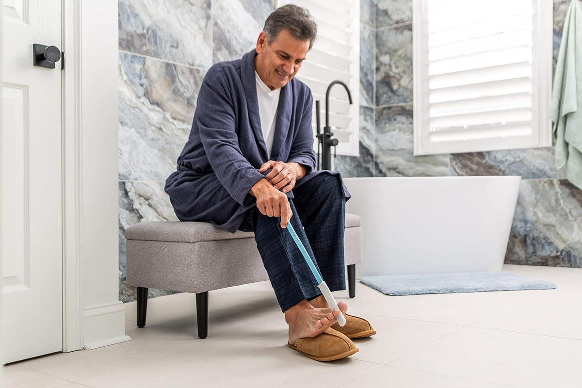 Long Handle Toe and Foot Towel Brush with Reusable Drying Covers – Foot Care Tool