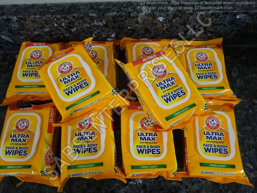 Face and Body Wet Wipes 300 Count - Fresh Scent, Resealable Pack