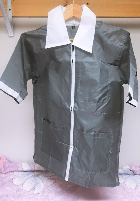 Ultra Lightweight Barber Vest Jacket with Pockets and Mesh Side Panels - Unisex, Hair-Repellent, Breathable