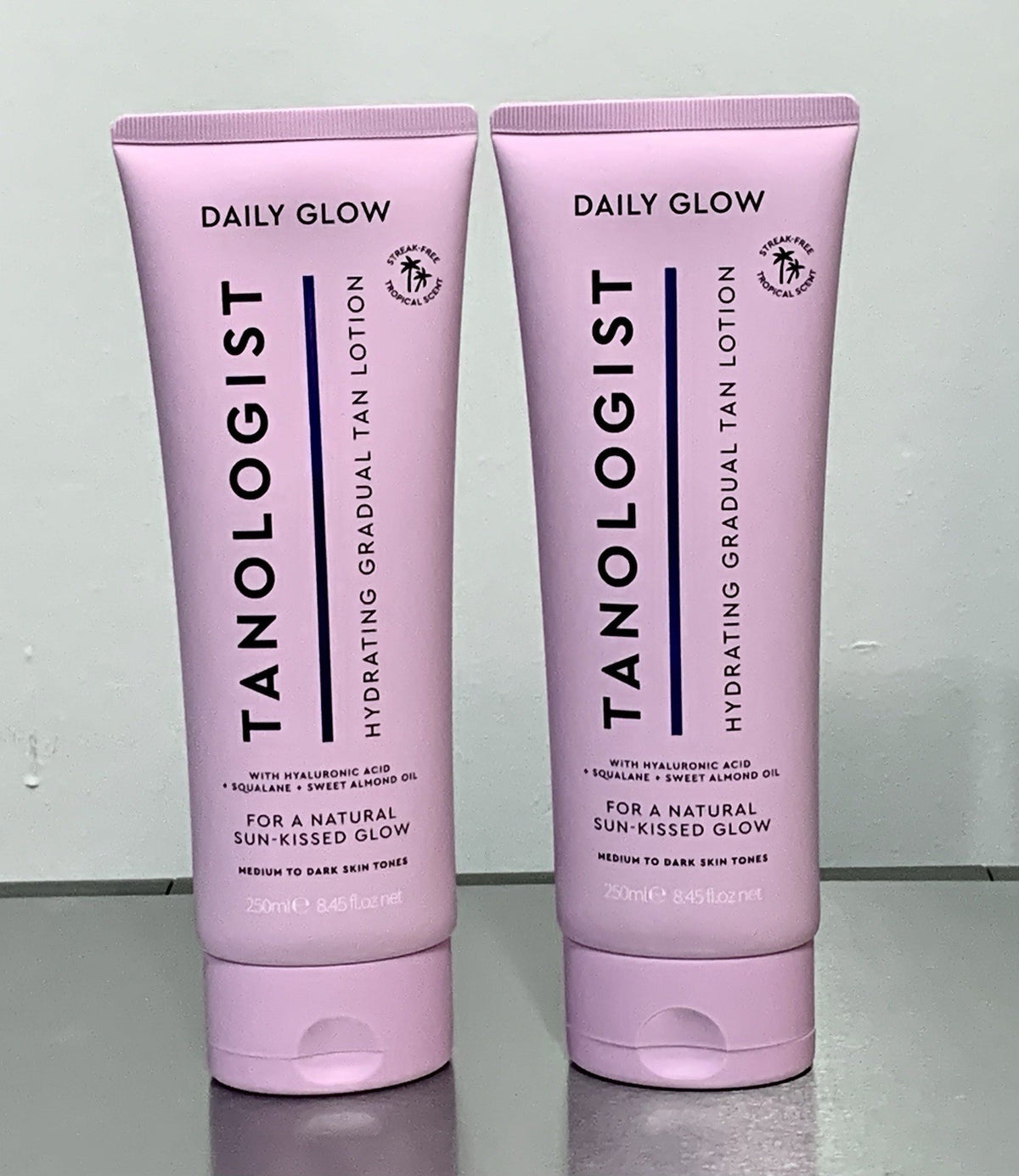 Hydrating Gradual Tan Lotion Medium to Dark - 8.45 oz