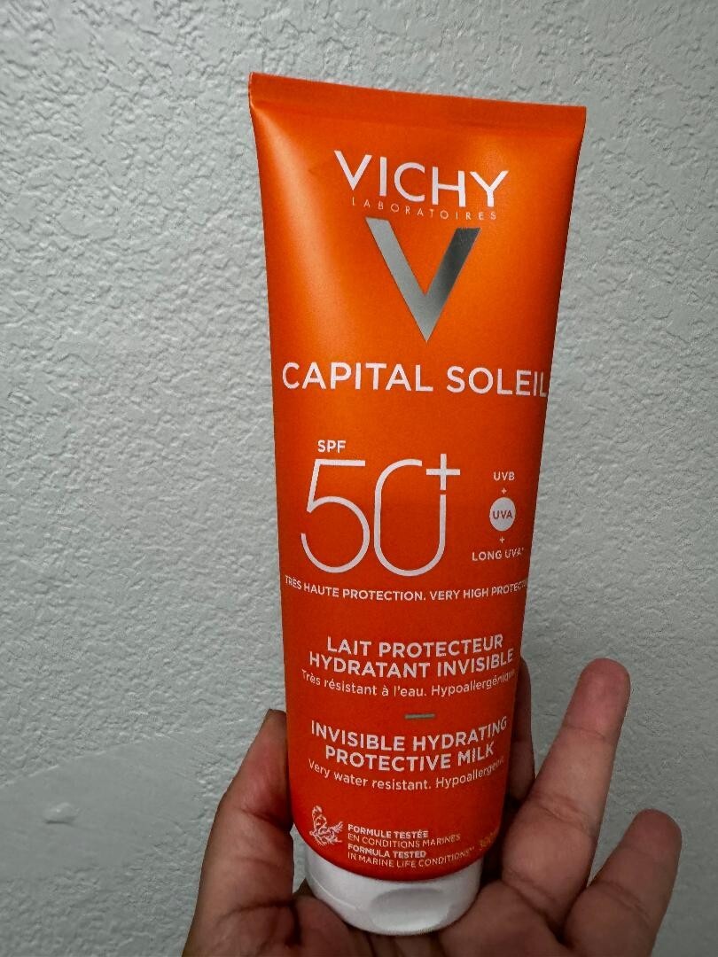 SPF 50 Sunscreen Moisturizing Sun Protection Milk 300ml - Water-Resistant, Invisible Finish