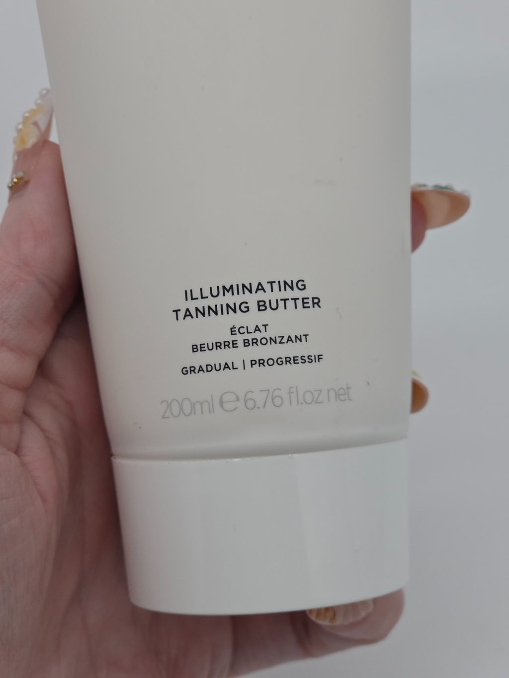 Gradual Self-Tanning Body Cream with Illuminating Nanoparticles - 6.76 Fl Oz