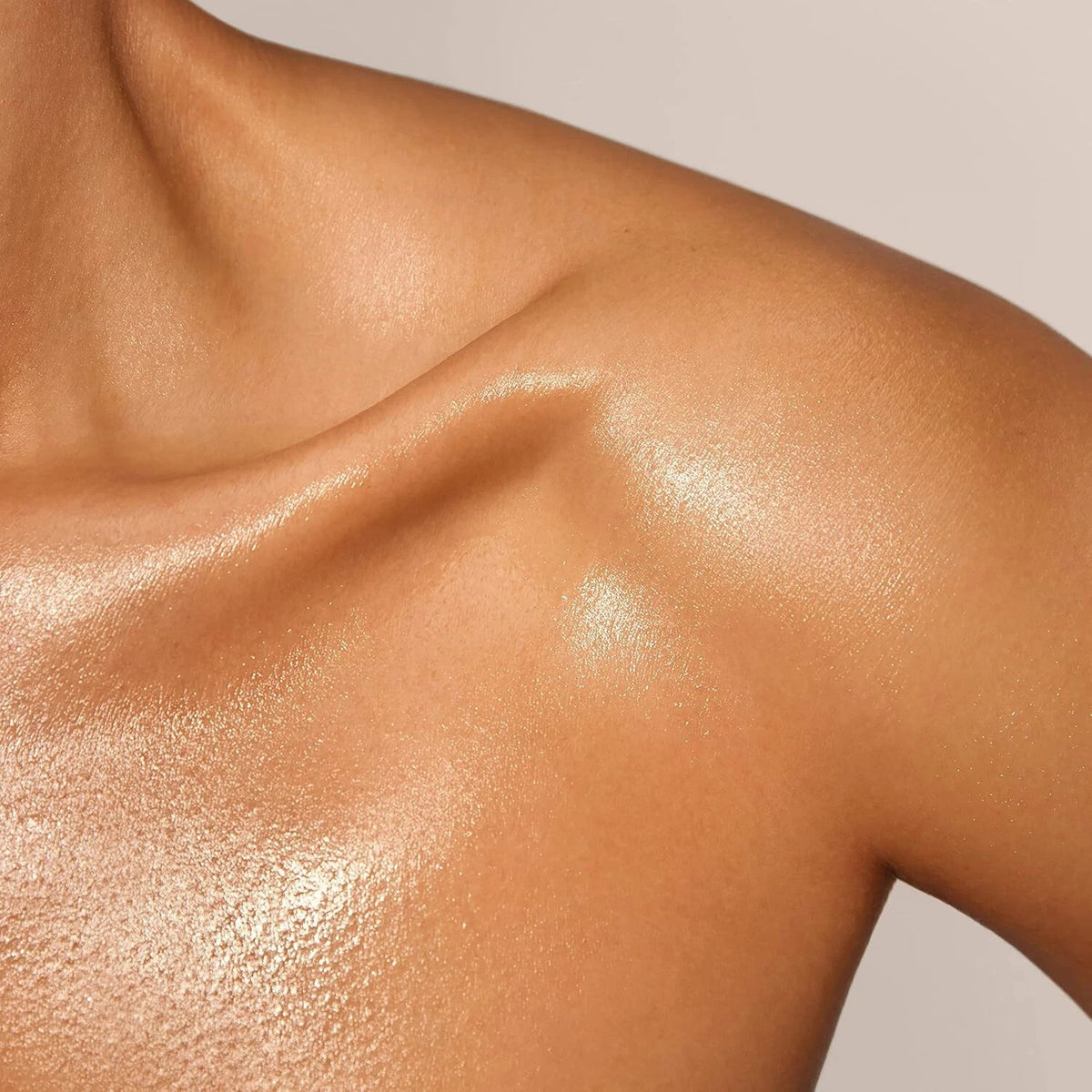 Self-Tanning Spray Mist with Hyaluronic Acid - Fast, Streak-Free Glow