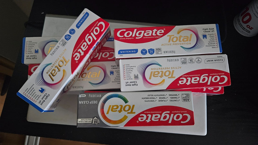 Bulk Colgate Toothpaste Assortment 70-Pack MaxFresh & Optic White