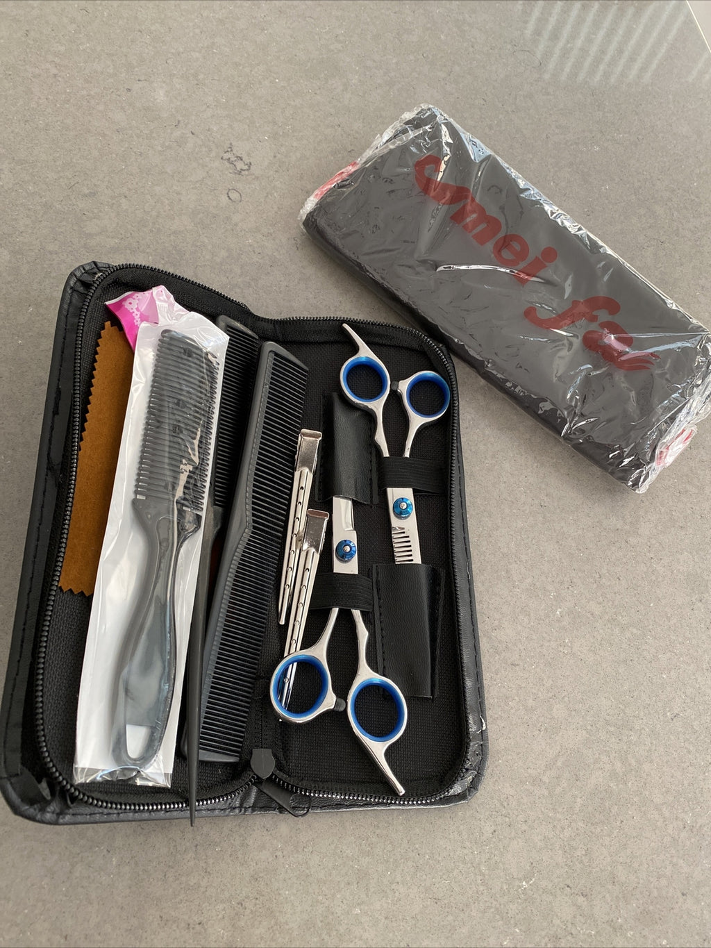 Hair Cutting Scissor Set with Carrying Case and Thinning Shears - Unbranded
