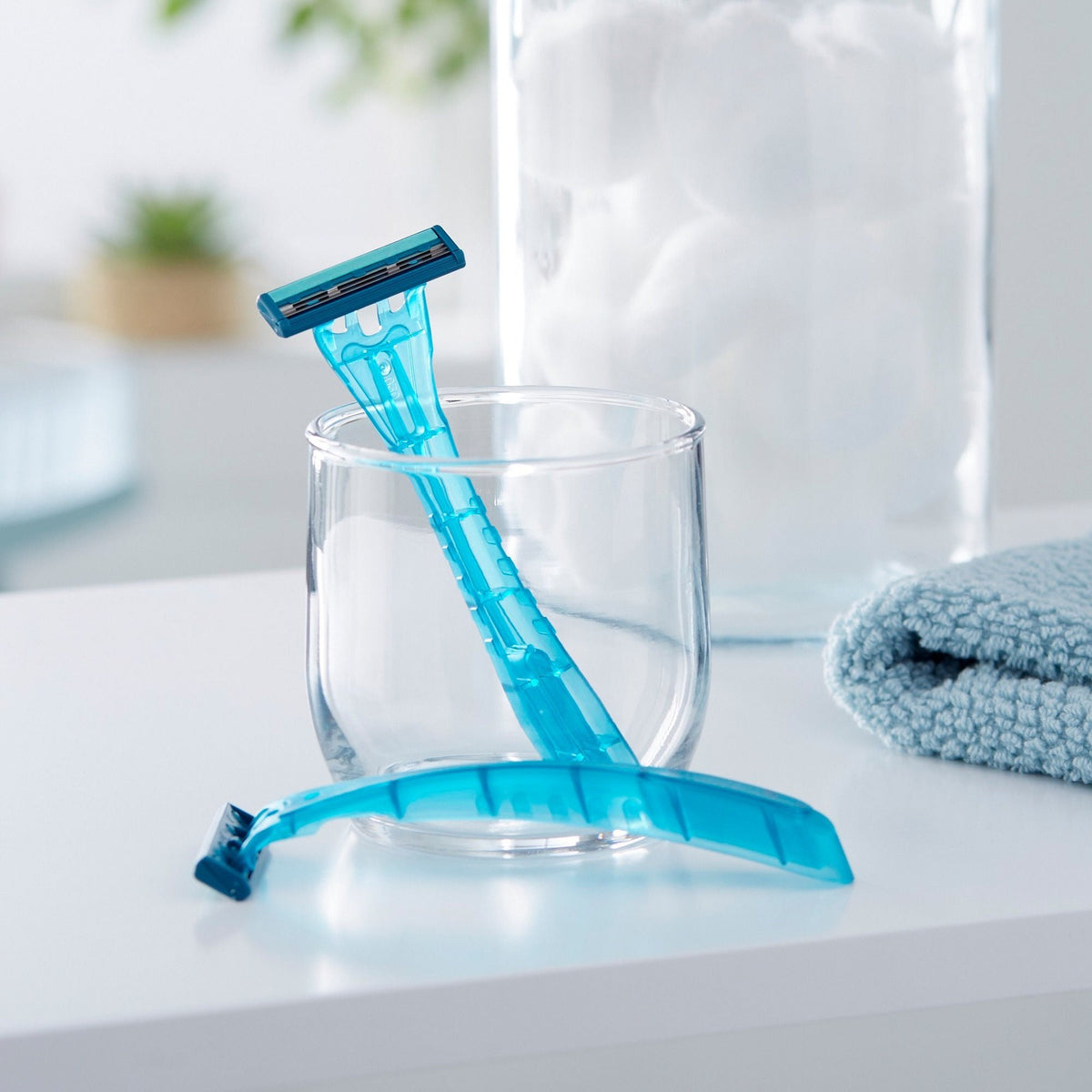 Disposable Triple Blade Facial Razor with Lubricating Strip - Teal, Pack of 10