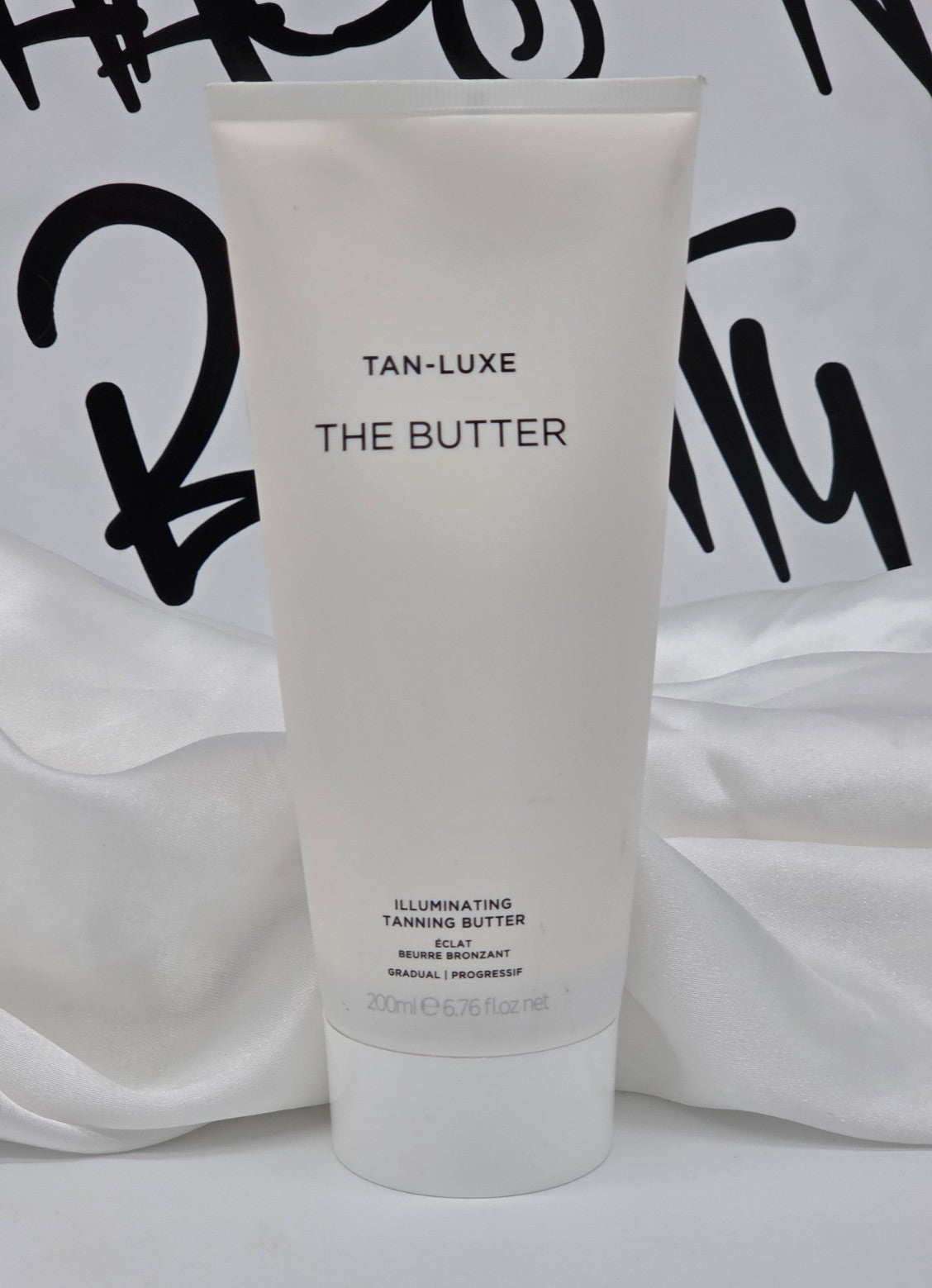 Gradual Self-Tanning Body Cream with Illuminating Nanoparticles - 6.76 Fl Oz