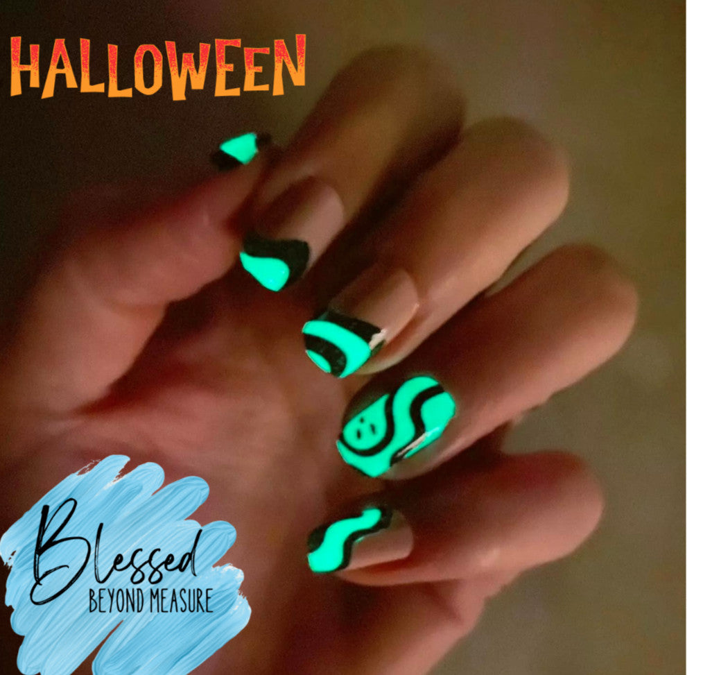 Glow in The Dark Nail Strips Halloween Ghoulish Ghost Design - Discontinued