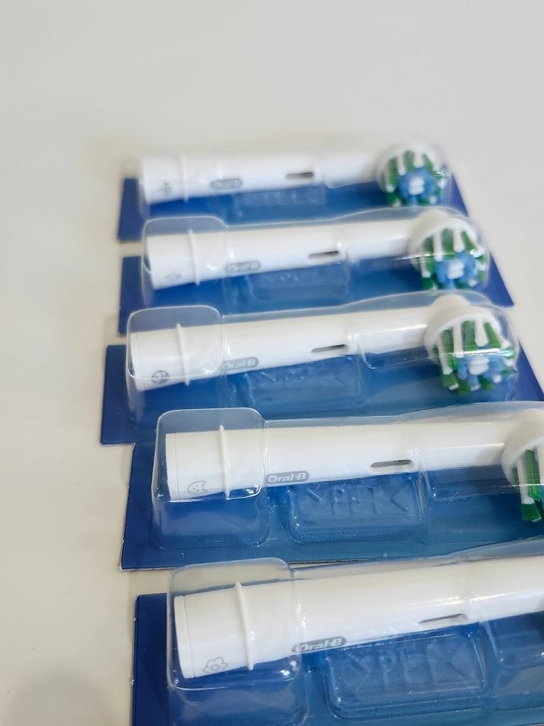 Oral B Cross Action Electric Toothbrush Replacement Heads 8 Pack