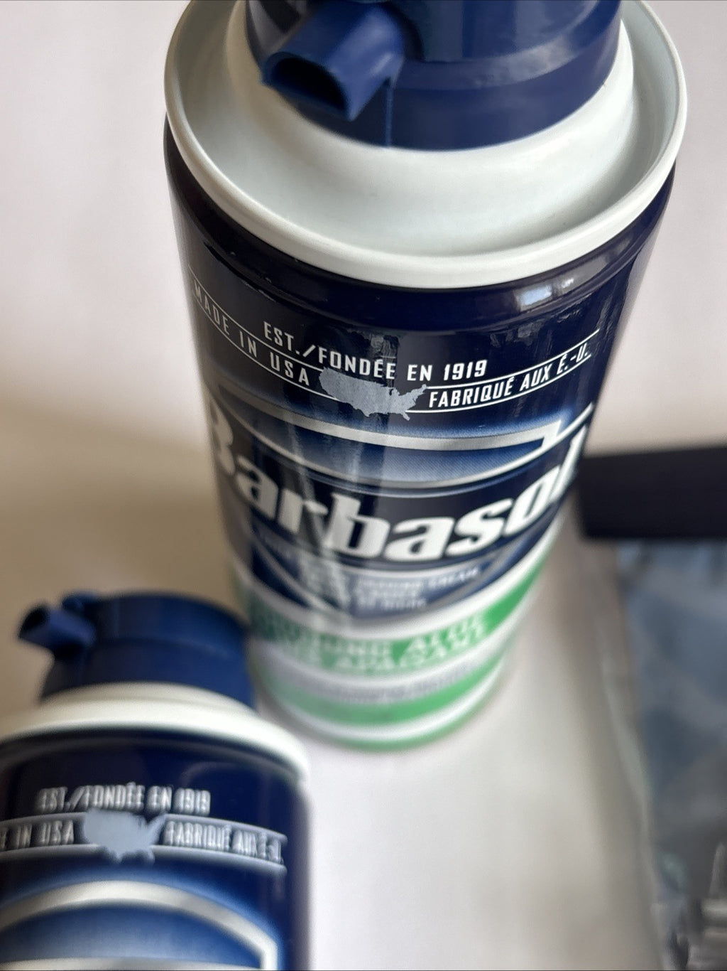 Barbasol Original Soothing Aloe Shaving Cream 5 Oz Pack of 2 with 8 Razors