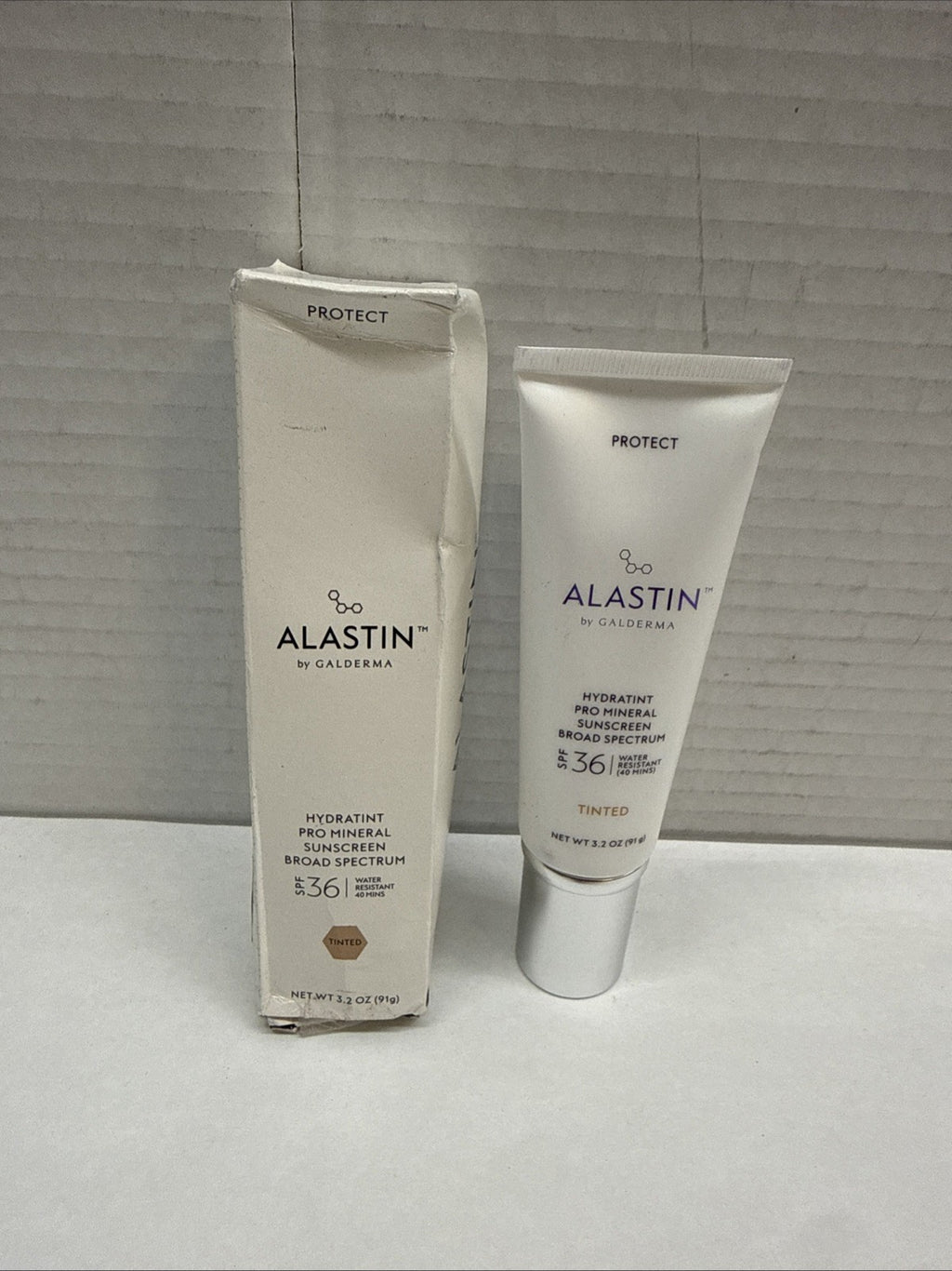 Mineral Sunscreen SPF 36 Tinted Face Sunscreen 3.2 oz - Hydrating & Protective