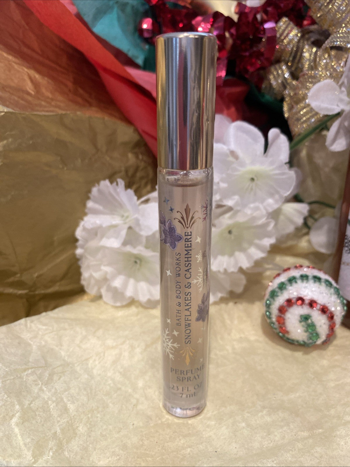 Snowflakes & Cashmere Bath & Body Gift Set with Edp Spray & Car Vent Clip