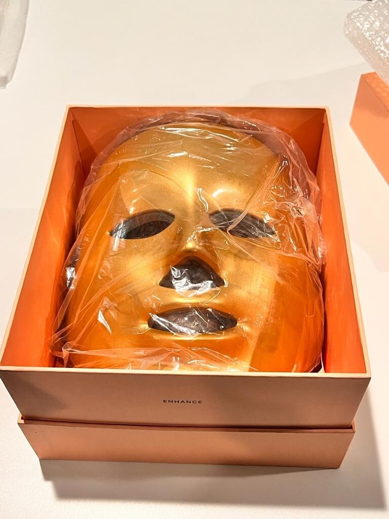 Light Therapy Facial Rejuvenation Device with Golden Treatment for Skin