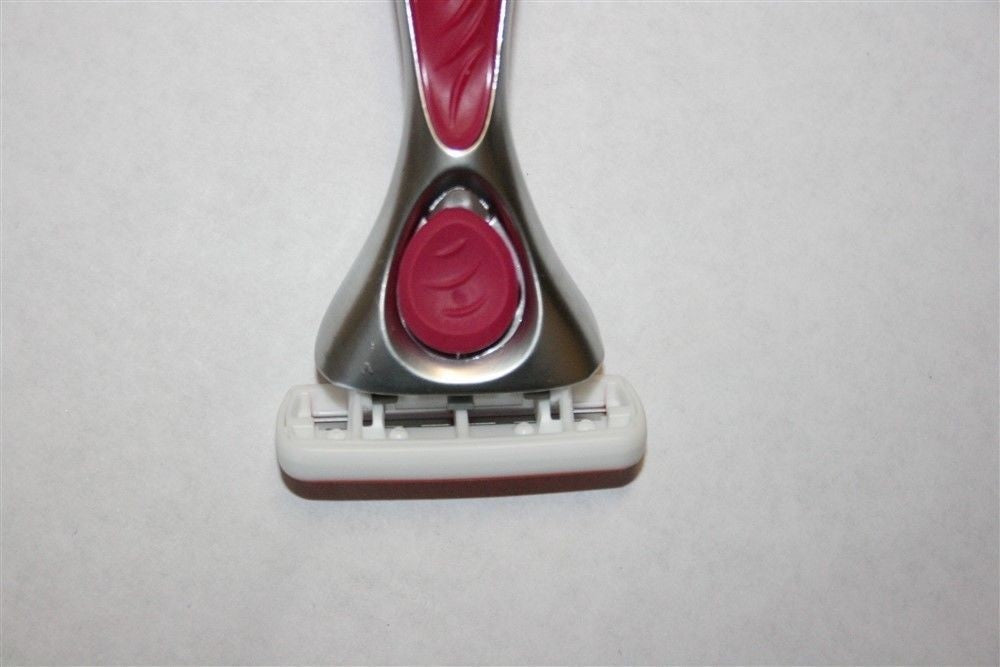 16 Pcs Razor Blade Refills for Shaving, 3-Blade Cartridges for Women Razors
