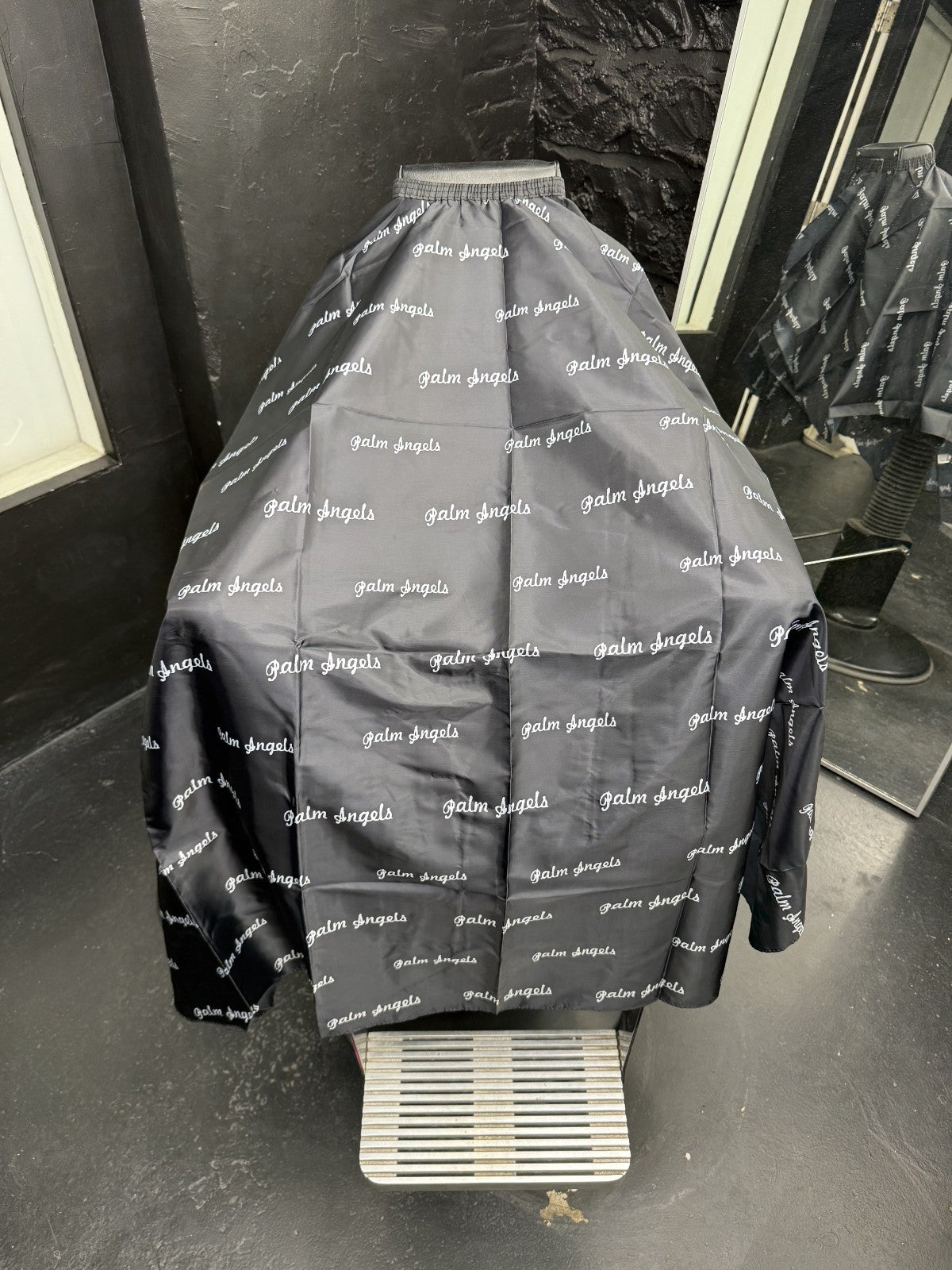 Black Barber and Hair Stylist Salon Cape - Waterproof, Lightweight & Adjustable