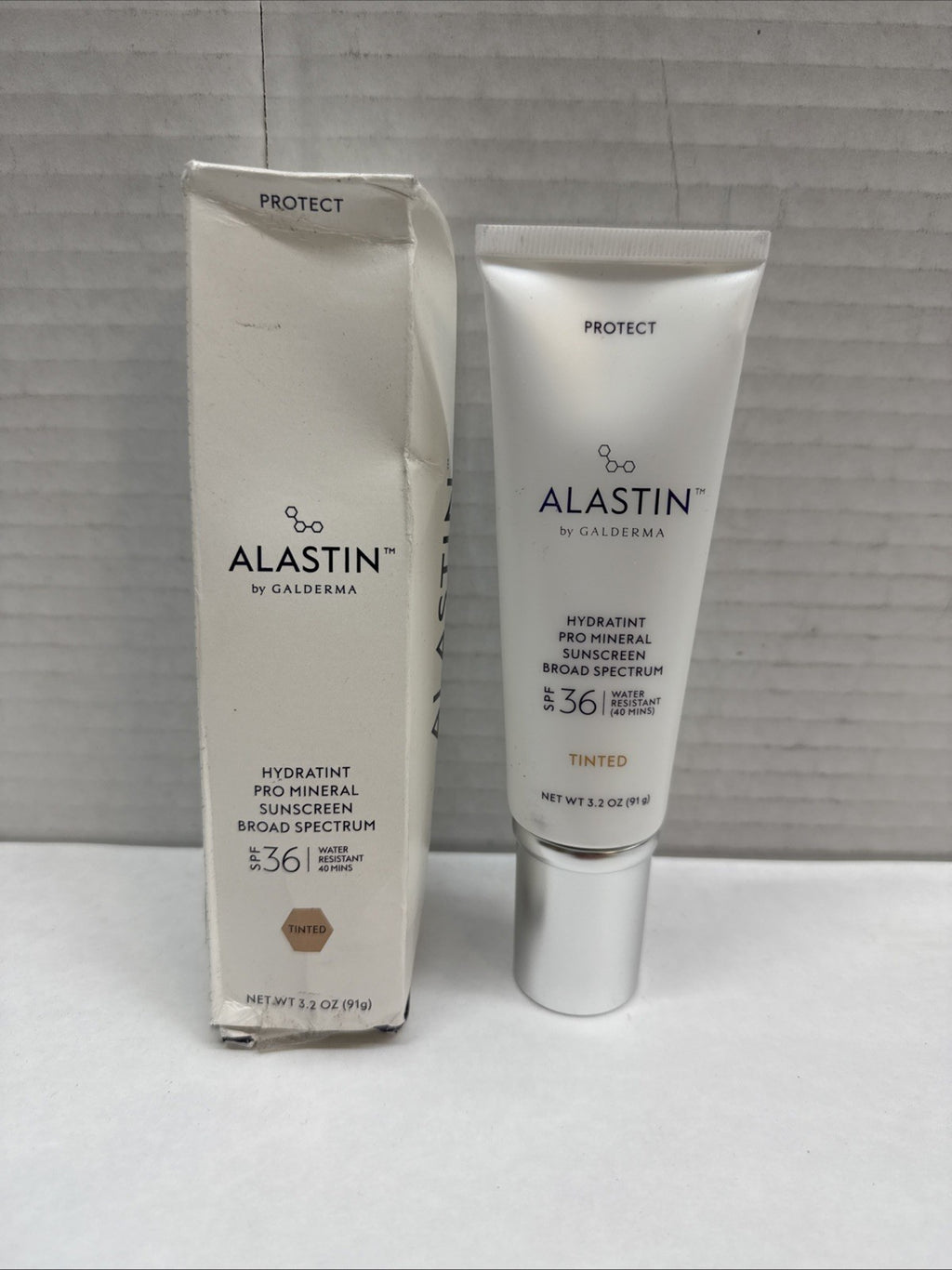 Mineral Sunscreen SPF 36 Tinted Face Sunscreen 3.2 oz - Hydrating & Protective