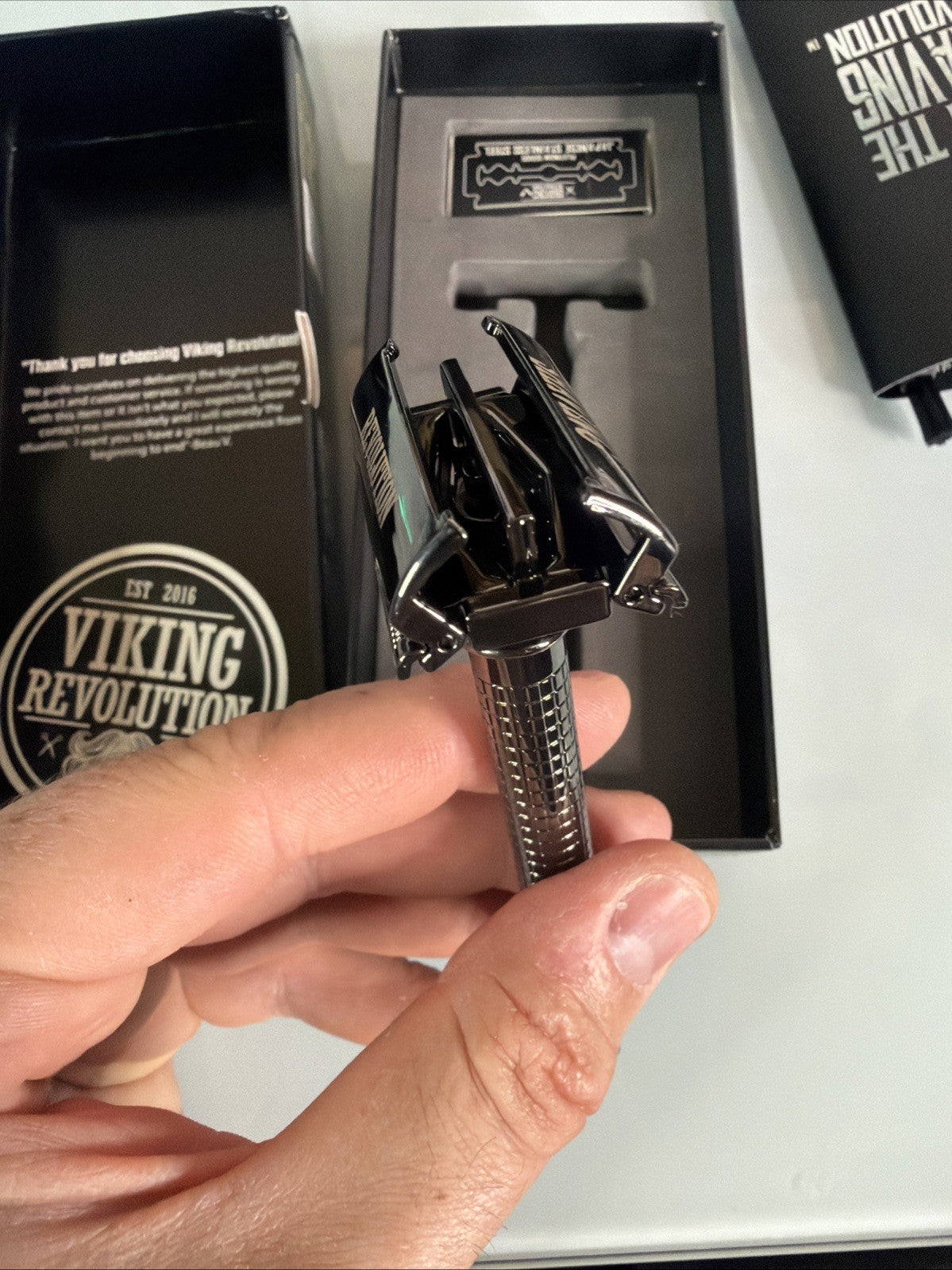 Long Handle Double Edge Safety Razor - Butterfly Open Traditional Shaving Tool