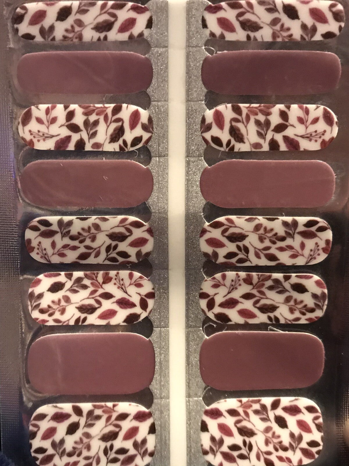 Nail Polish Strips Falling Leaves 16-Pack - Easy Nail Art Wraps