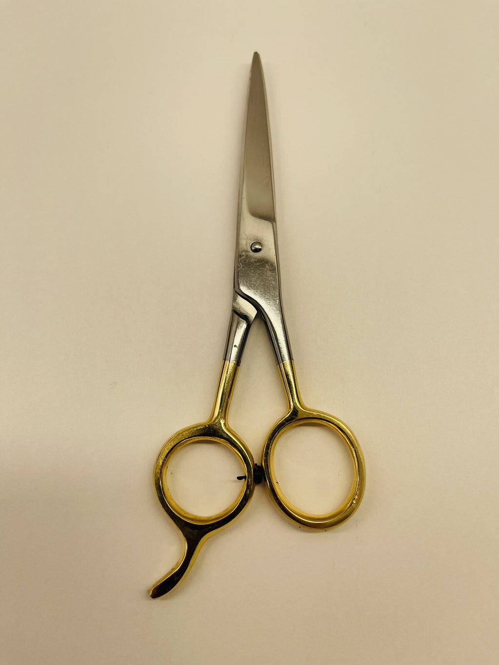Hair Cutting Scissors 5.5 Inch Barber Salon Shears for Right Handed Use
