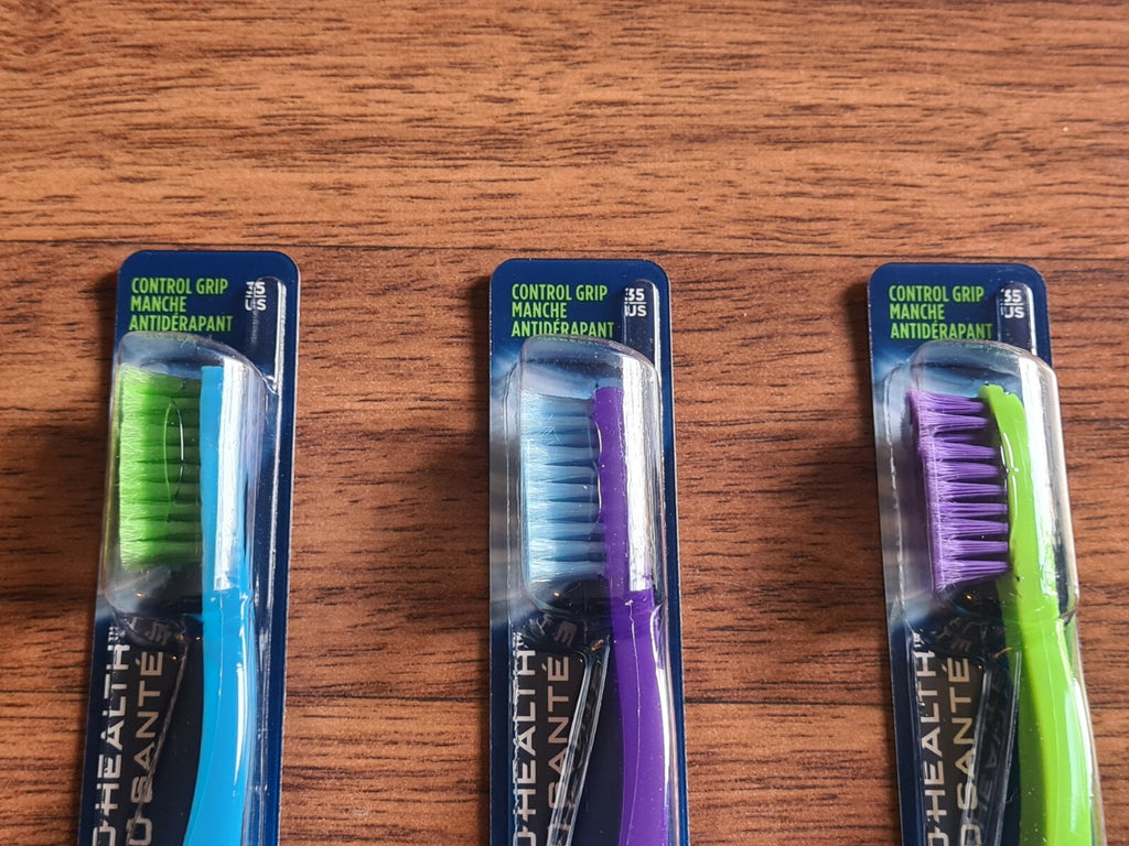 Pack of 3 Oral B ProHealth Control Grip Manual Toothbrushes