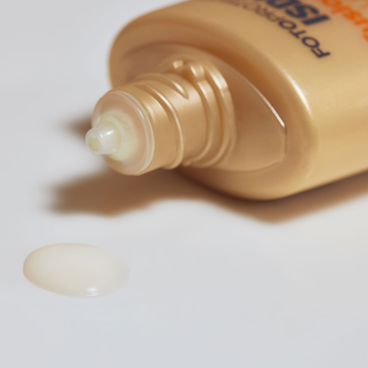 Oil-Free Sunscreen SPF30 with Fusion Water Technology for Daily Urban Use