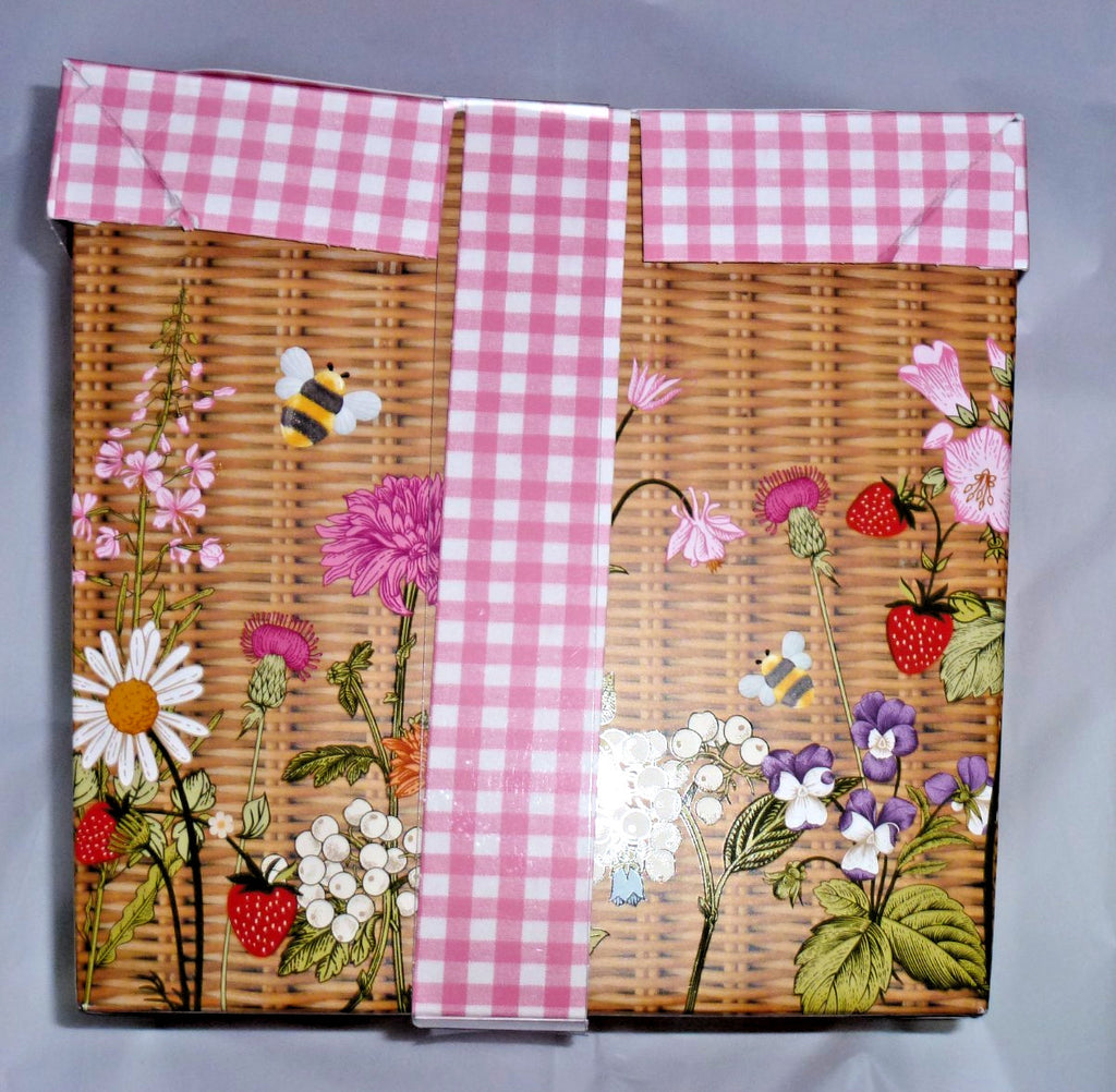 Mother's Day 2026 Picnic Basket Gift Set with Candles & Fragrance Diffuser