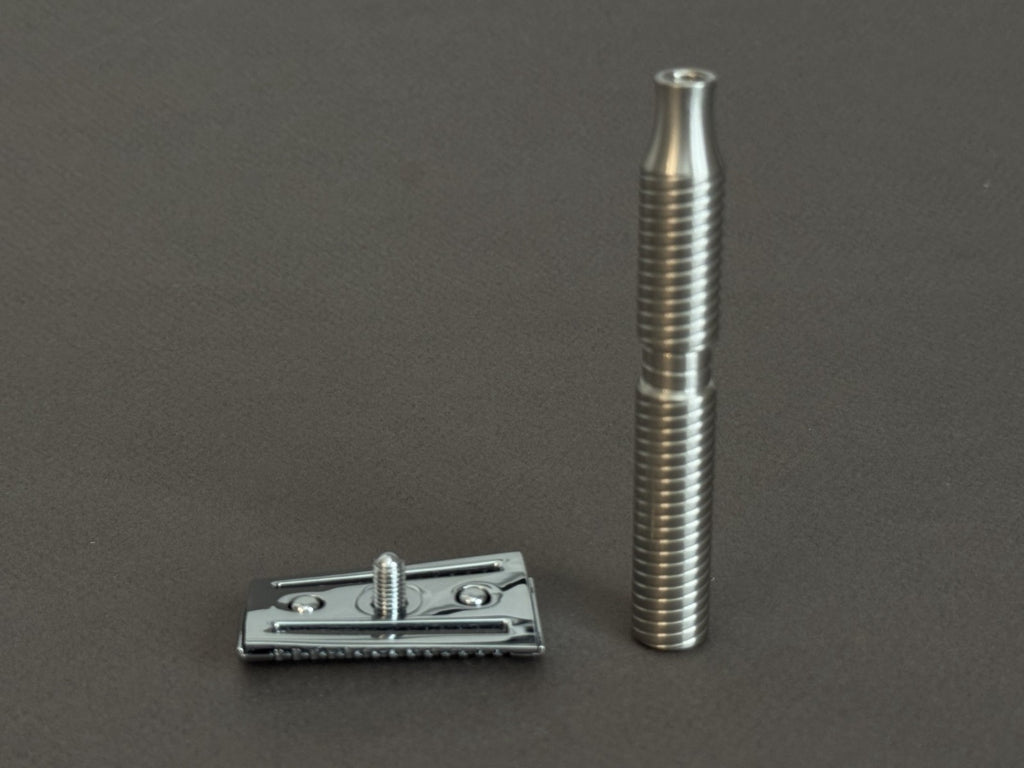 Double-Edged Safety Razor with Stand - Aggressive Slant Head & Blades Pack